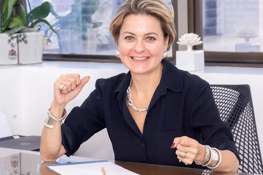 Dra. Mirta Beolchi em atendimento no consultório