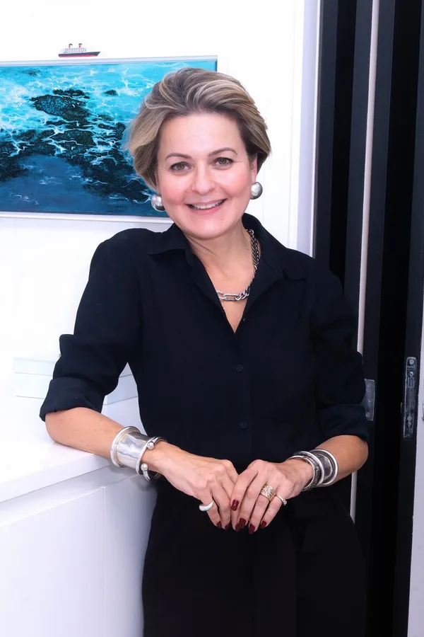 Dra. Mirta Beolchi no consultório em Ipanema